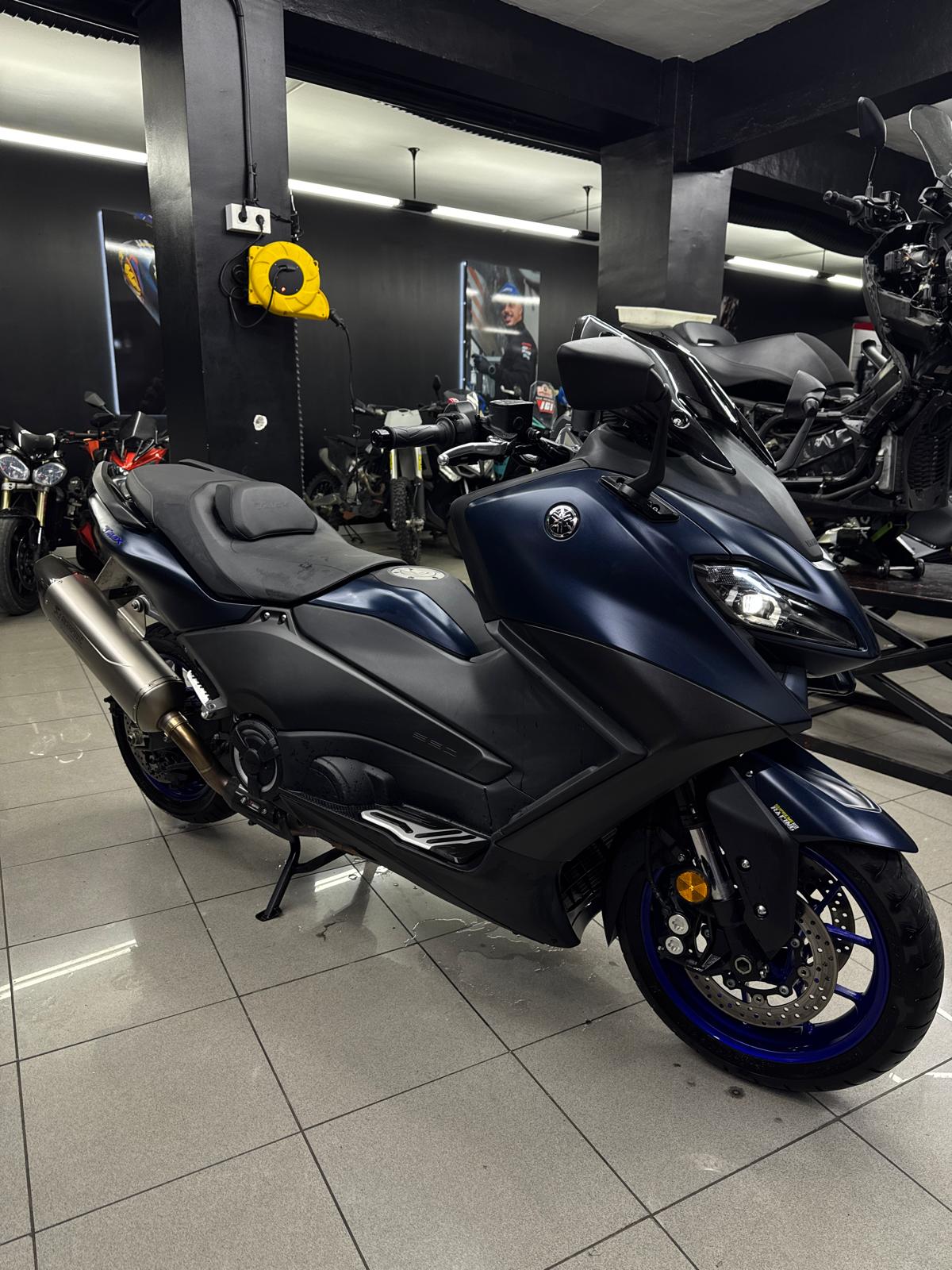 YAMAHA TMAX 560