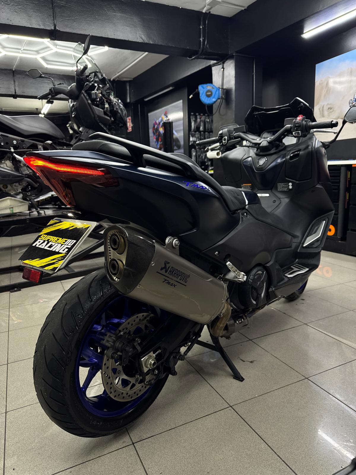 YAMAHA TMAX 560