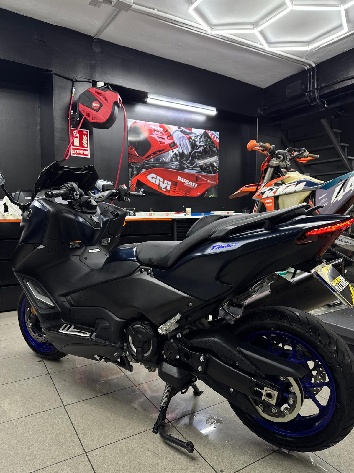 YAMAHA TMAX 560