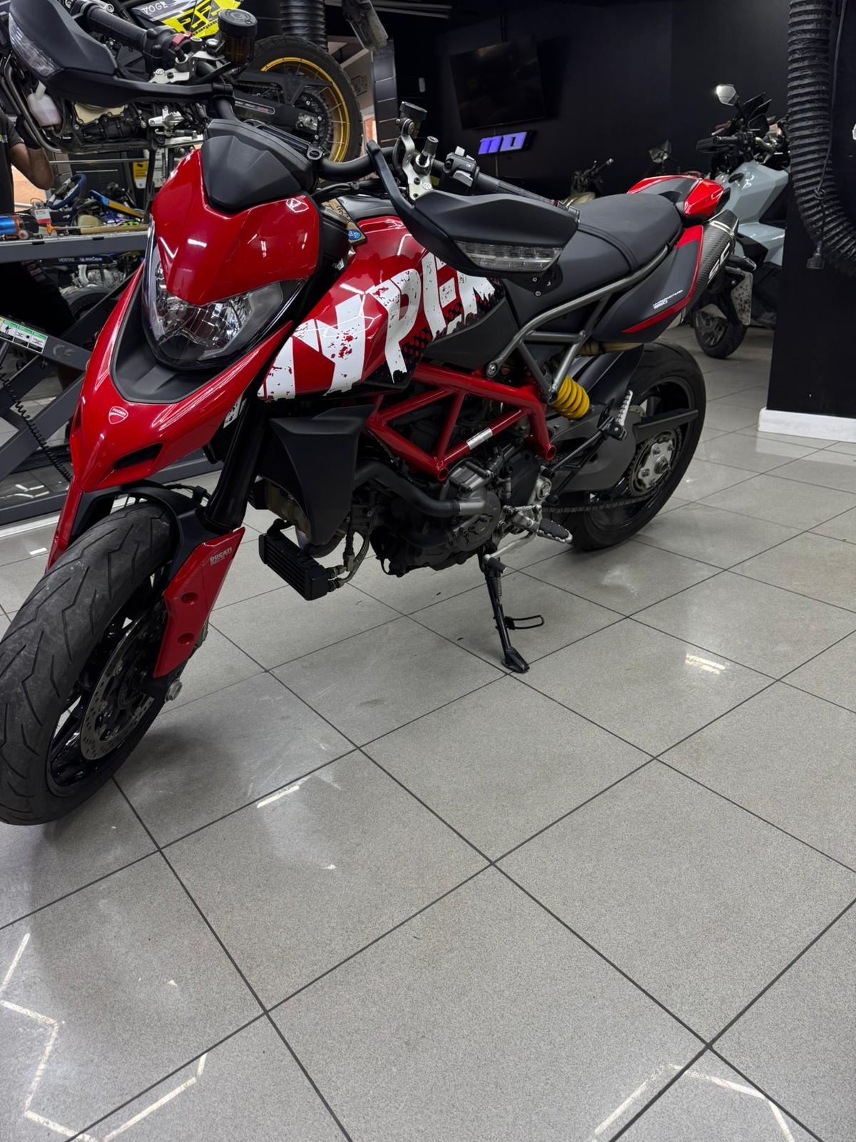 DUCATI HYPERMOTARD 950