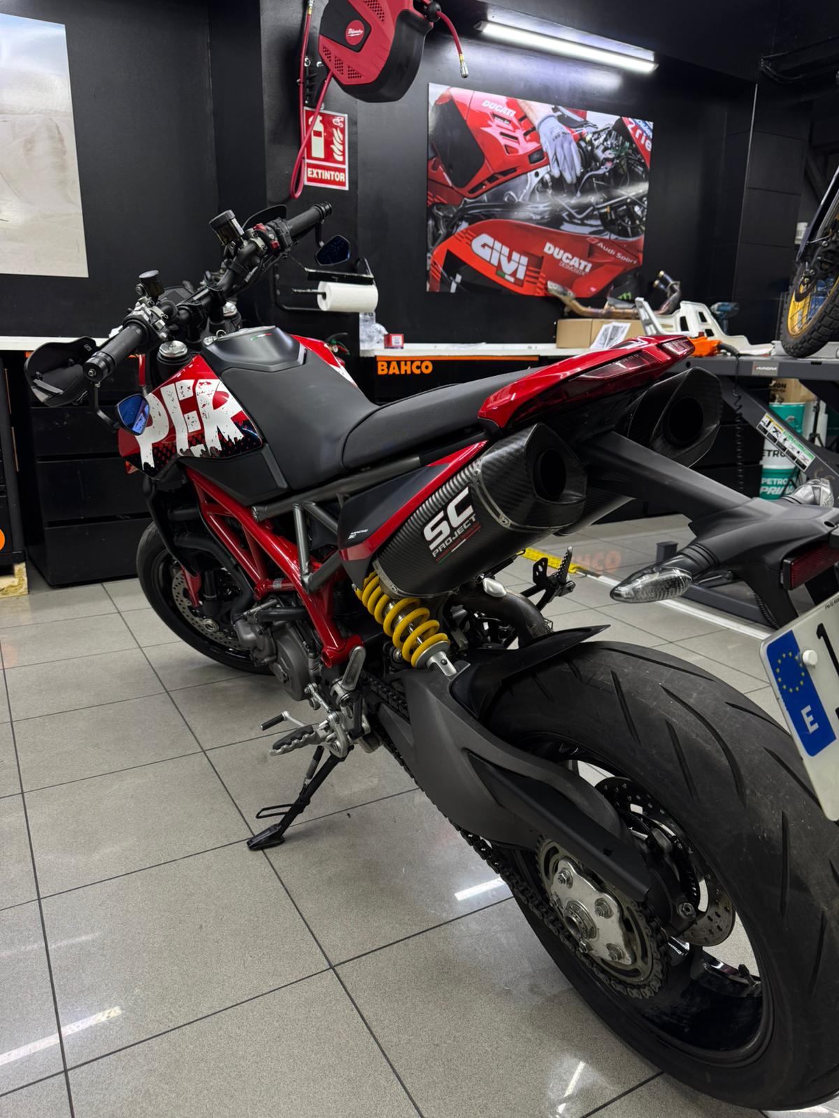 DUCATI HYPERMOTARD 950